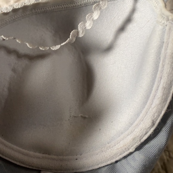 Bra size small - Picture 3 of 4